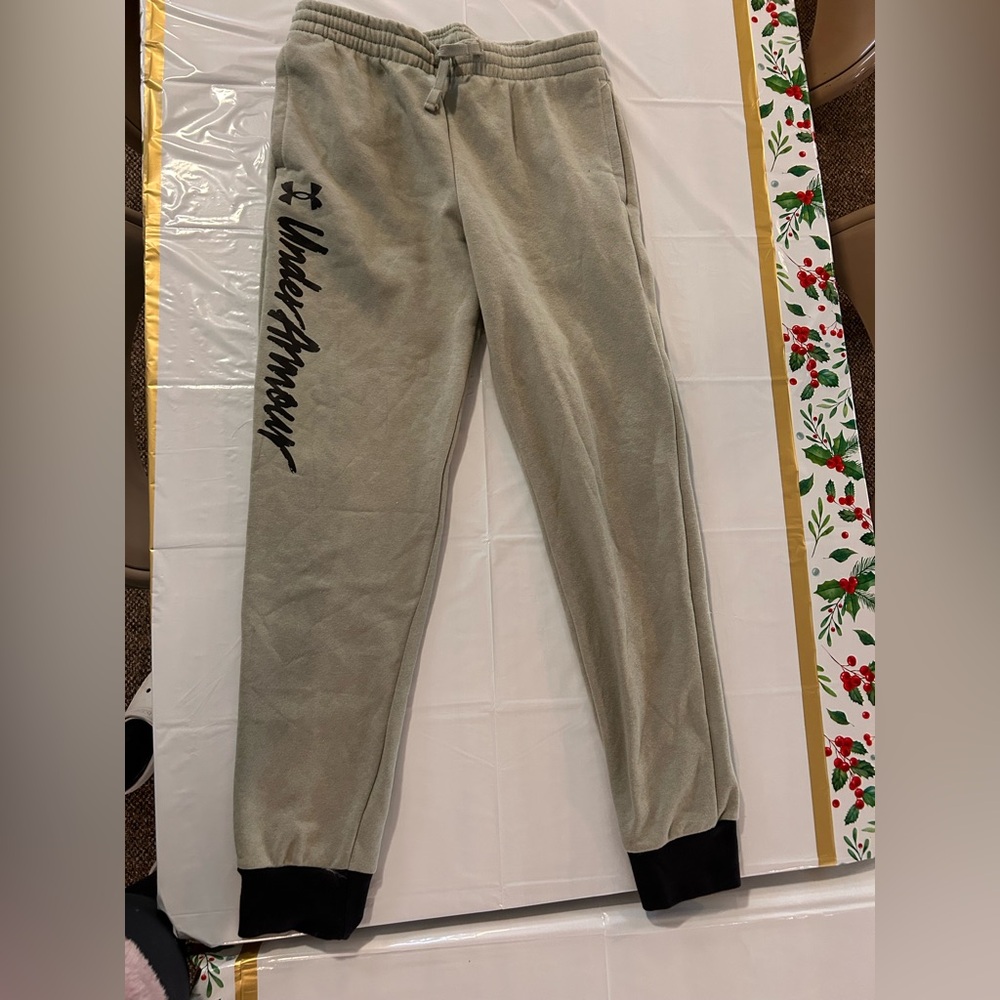 Under Armour joggers Youth Large Green Script Logo